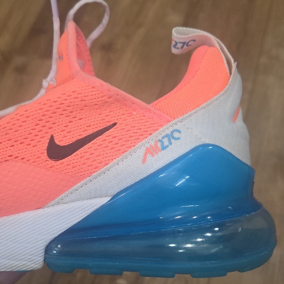 Nike AIR 270 Women's Sneakers in Bright Coral and Blue - Picture 2 of 14